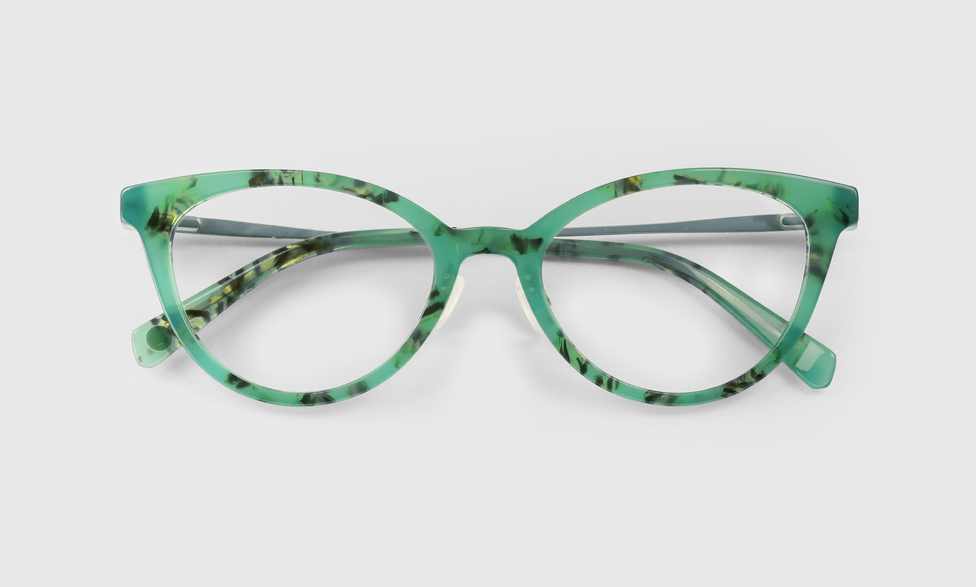 17 | Statuette laydown eyeglass frames on neutral background