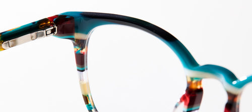 closeup of tortoise shell framed glasses